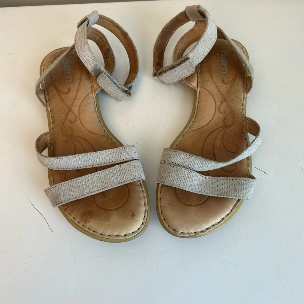 Born F20228 Gray Leather Strappy Sandals Flat Comfort Ankle Strap Sz 7 M Women’s